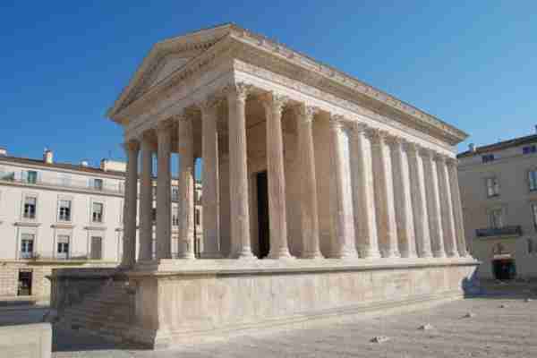 Square house of Nîmes ( of the best preserved Roman temples, 1st AD)